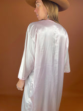 Load image into Gallery viewer, VTG 90&#39;s Embroidered Pastel Pink Kimono OS