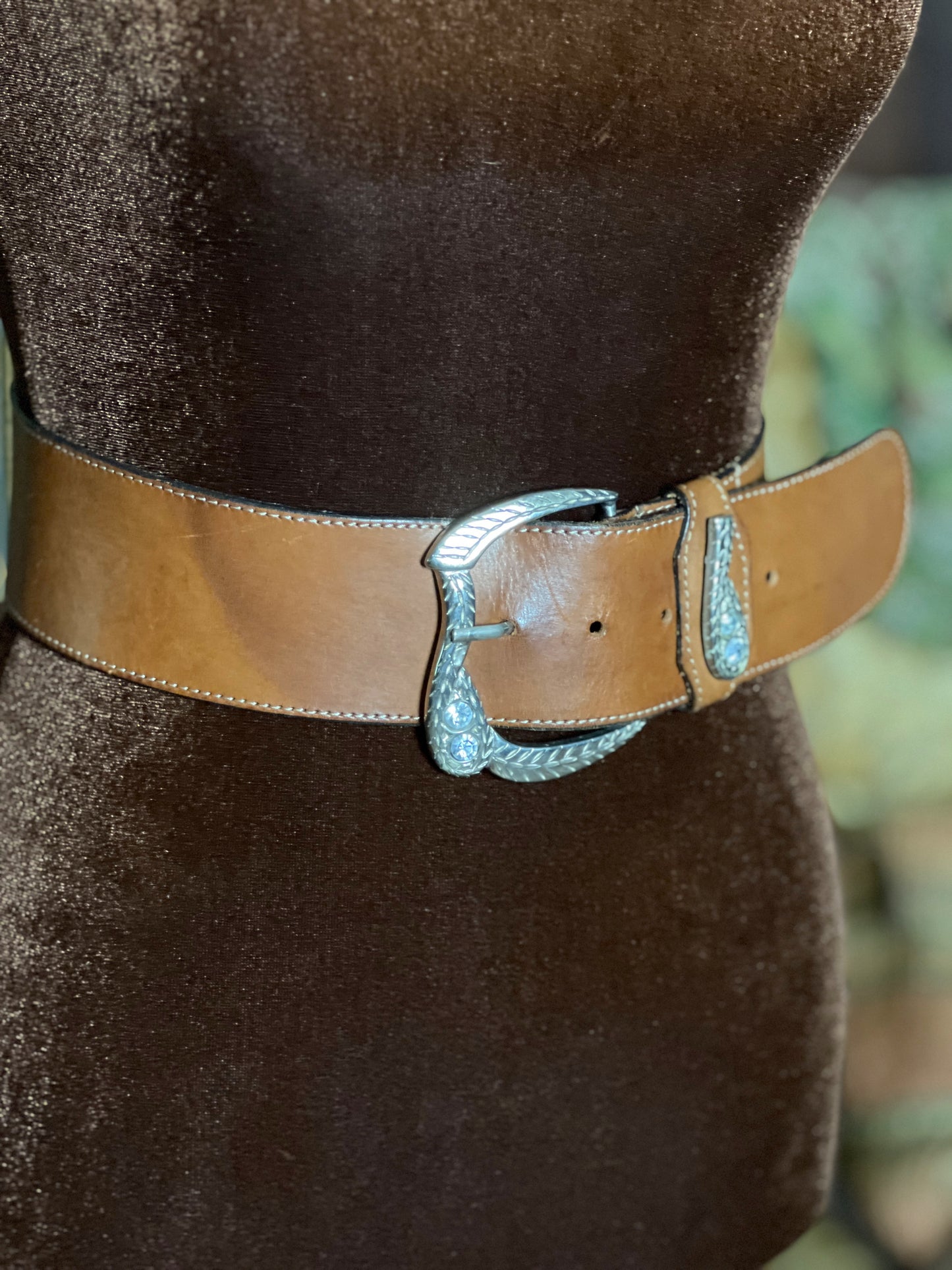 VTG 80’s Big Buckle Tan Leather Belt 14-16