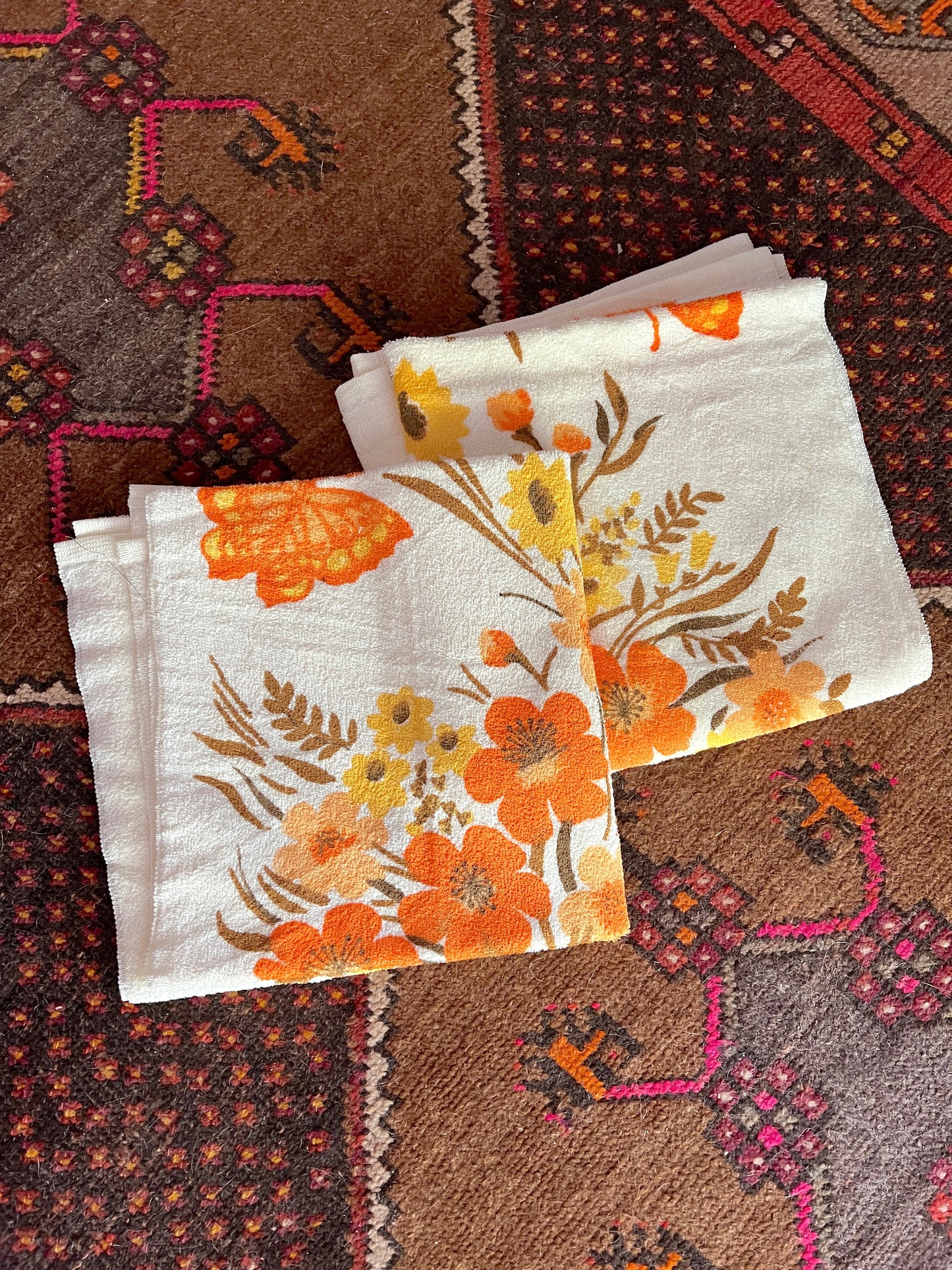 VINTAGE 70's Floral & Butterfly Towel