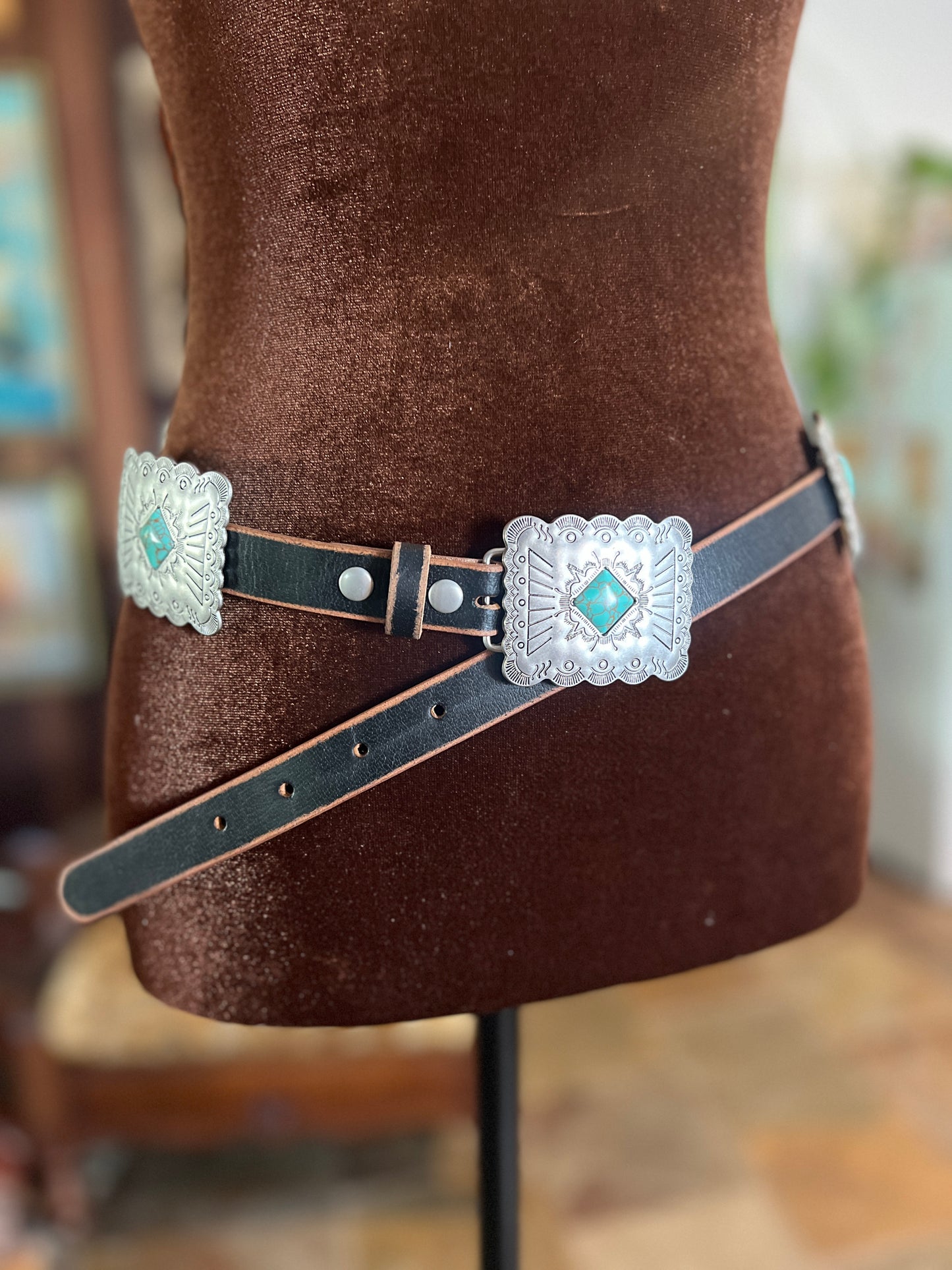 AXESORIA WEST Distressed Leather Belt Rectangular Concho Black