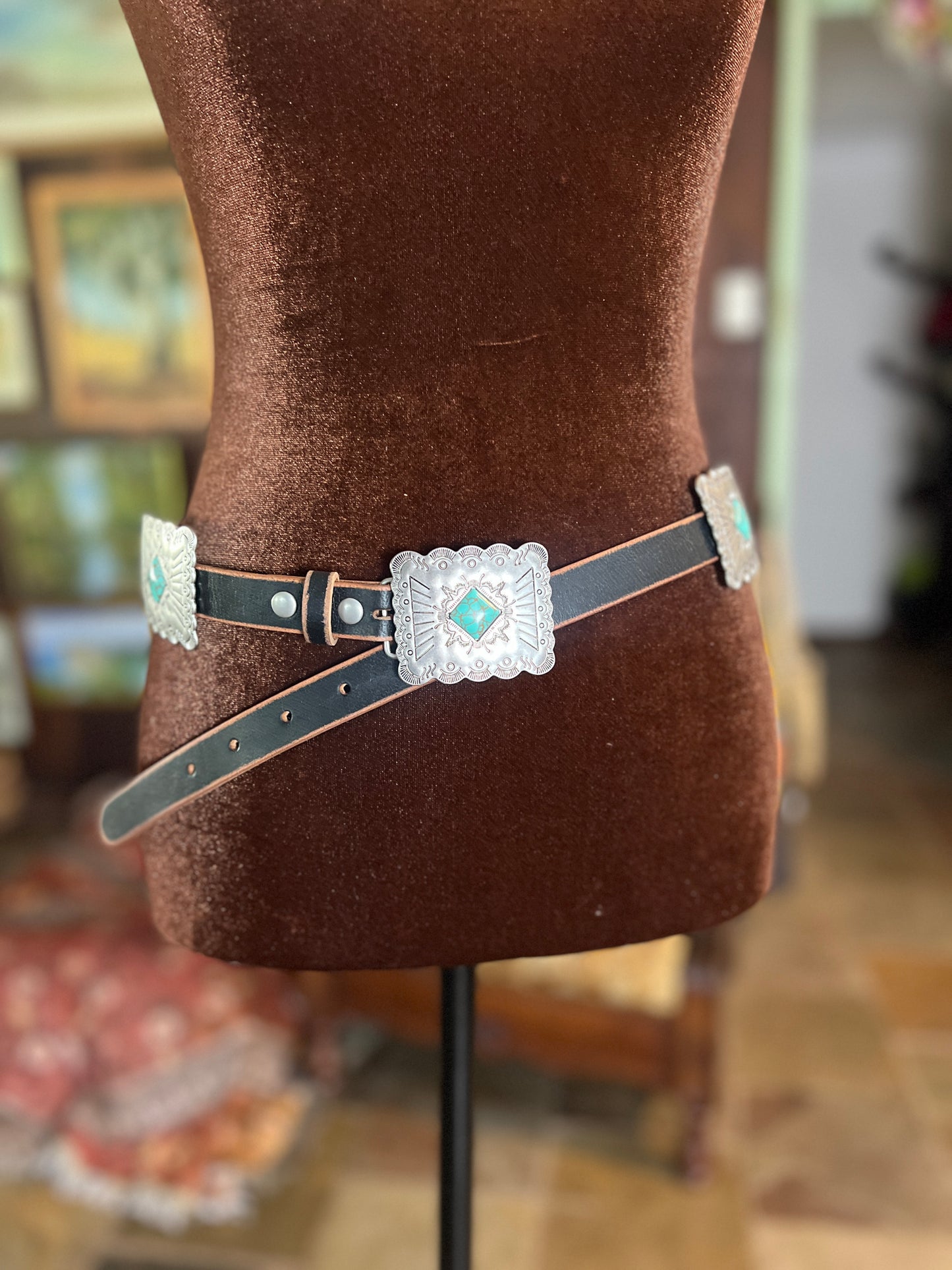 AXESORIA WEST Distressed Leather Belt Rectangular Concho Black