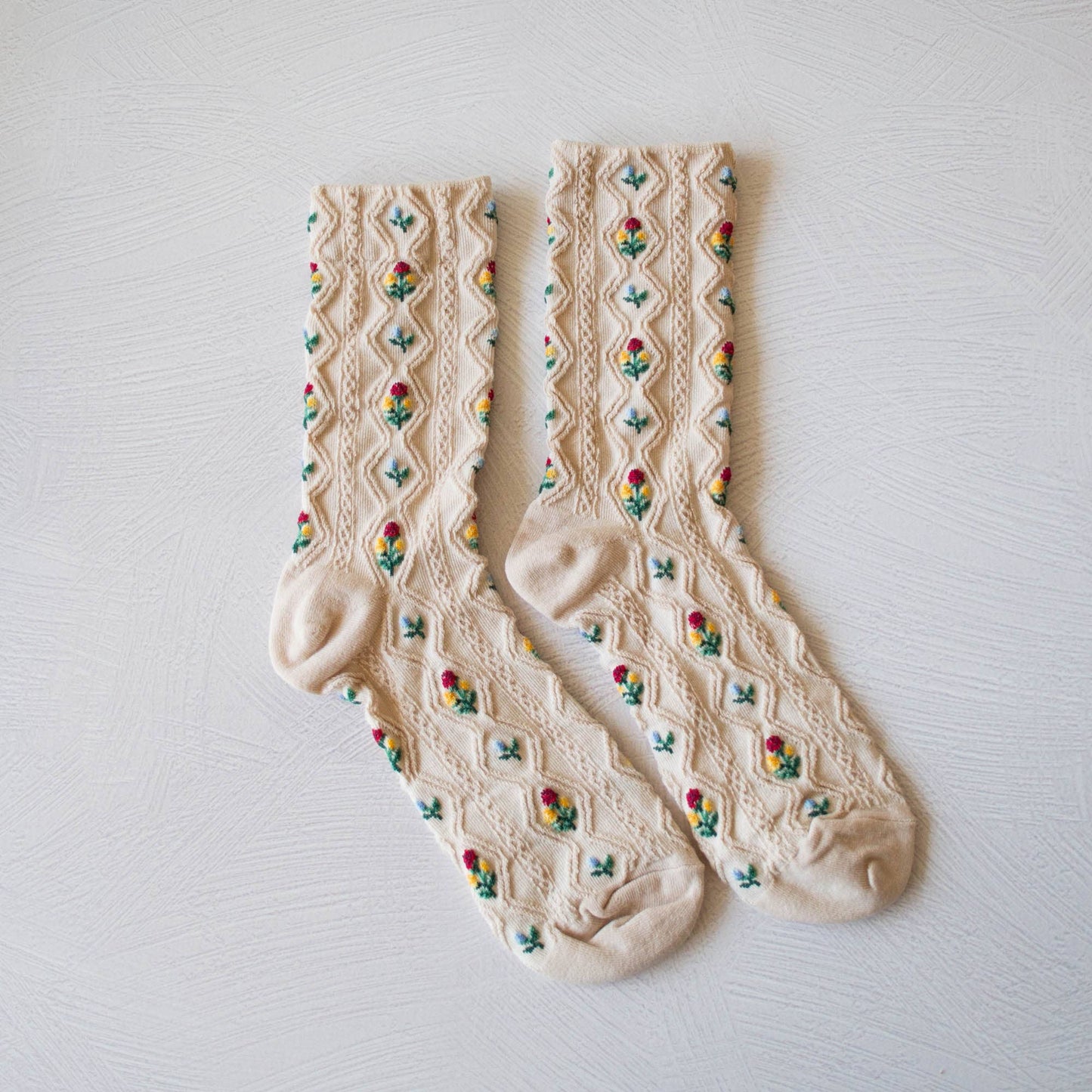 TIPOLOGY Romantic Floral Casual Socks: Milk Tea